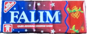 Turecka guma do żucia bez cukru truskawkowa owocowa Falim z wróżbą