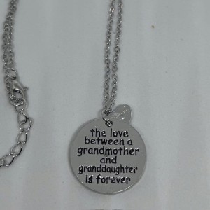 Wisiorek dla Babci na Dzień Babci posrebrzany z dedykacją prezent 132