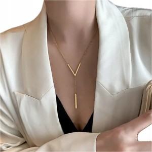 Wisiorek naszyjnik litera V łańcuszek prezent stal nierdzewna pozłacany 79