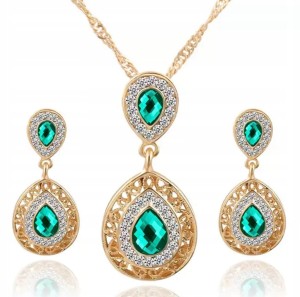 Komplet biżuterii naszyjnik zawieszka, kolczyki 18