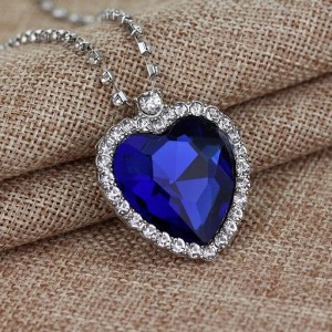 Posrebrzany łańcuszek granatowe serce serduszko 62